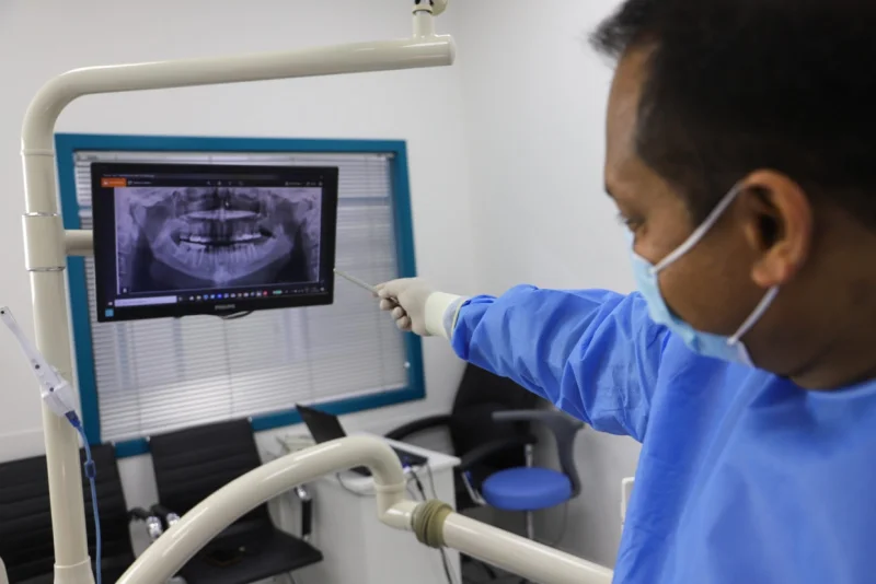 Dr Thomas Dental Implant Clinic Dmcc photo 5